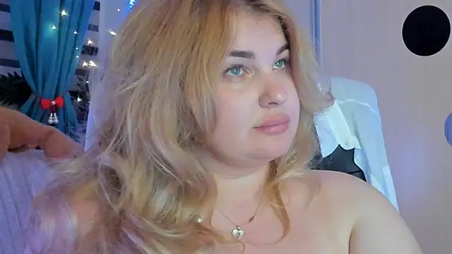 CoraSwon's cam snapshot