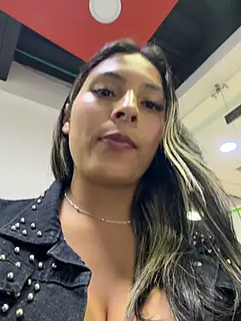 Cami_Leon2's cam snapshot