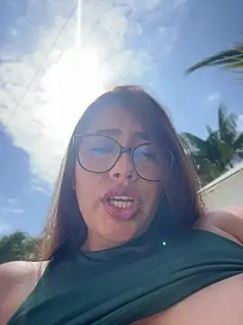 sara_calderon's cam snapshot