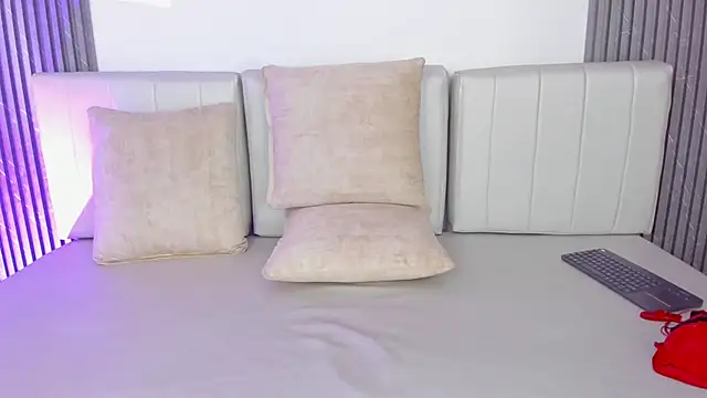 Pamela_SkinnySexy's cam snapshot