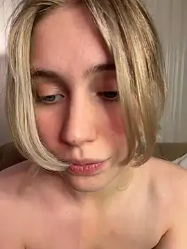 LovelyMiu's cam snapshot