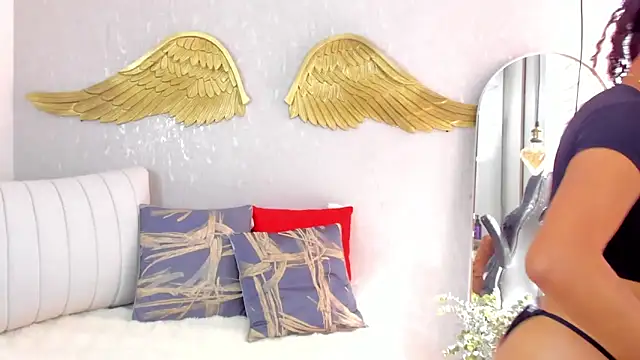 EmmaFerrary live sex cam