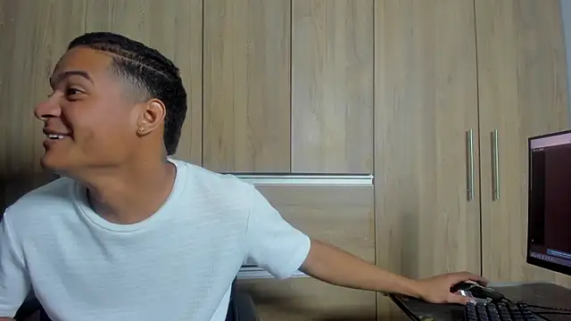 isaac_master77 live sex cam