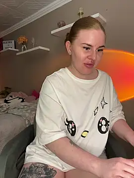 RedFoxQueen live sex cam