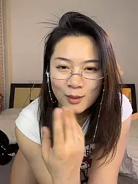 mo-mo-69 live sex cam