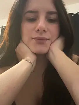 Bella399 live sex cam