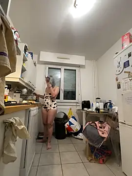 LaskaLeRoomba live sex cam