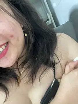 Gia_gia68 live sex cam