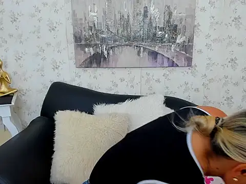 milf_bigass_'s cam snapshot