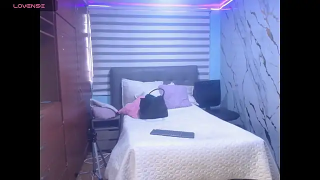 kylievoosx live sex cam