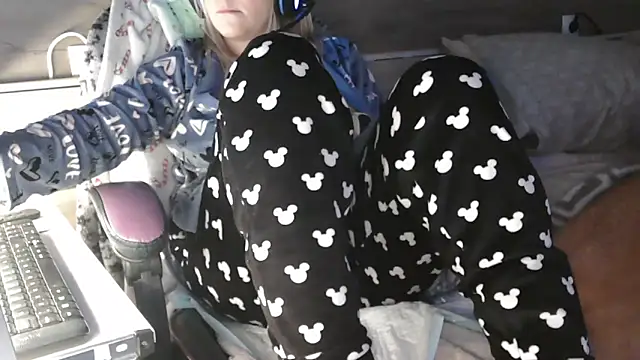 LaRa_forU's cam snapshot