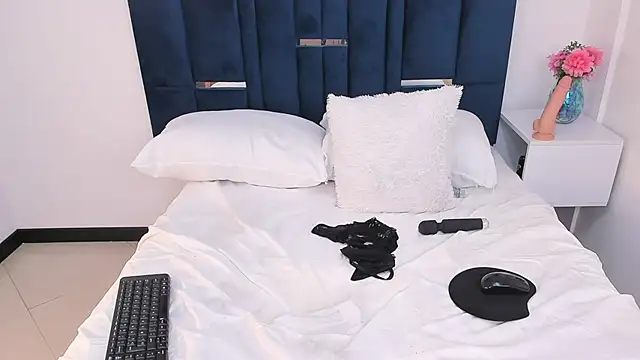 AvaniBloom_'s cam snapshot