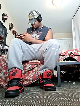 KeYBuMp323's cam snapshot