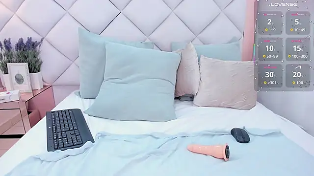 cloe_cooperr's cam snapshot