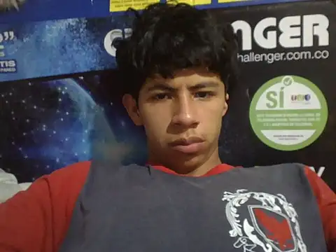 Carlos_Albert02's cam snapshot