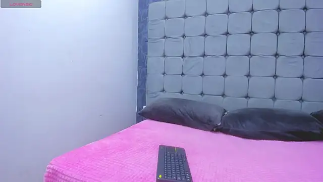 messy_saray live sex cam