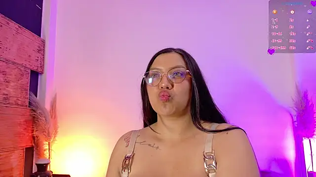 Lunaira_Deep's cam snapshot