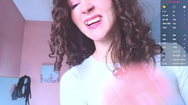 laracroftmansion's cam snapshot