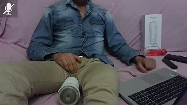 roccorooms's cam snapshot