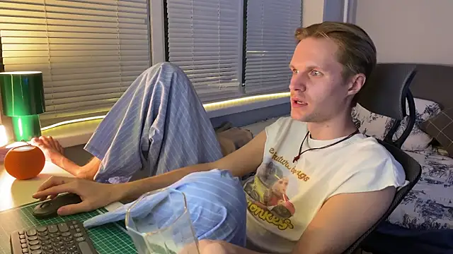 Leonnextdoor's cam snapshot