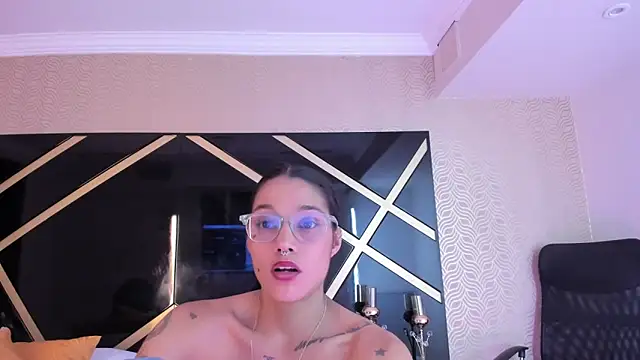 loraineblake's cam snapshot