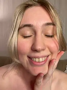 LovelyMiu's cam snapshot