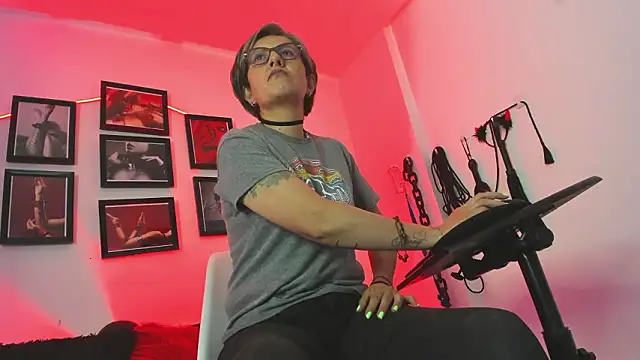 MistressNyx_cg live sex cam