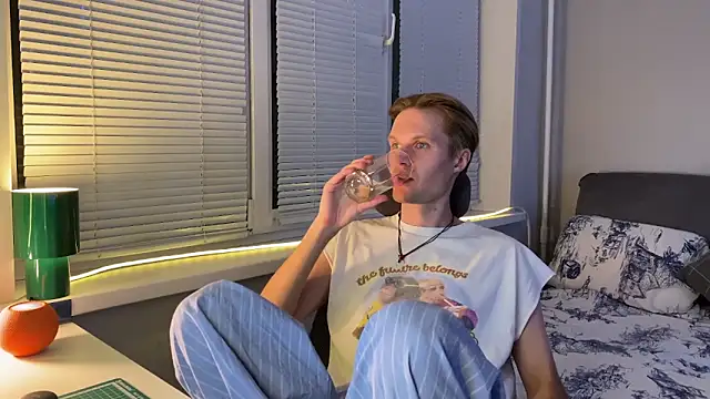 Leonnextdoor live sex cam