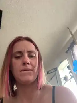 ClumsyLink live sex cam