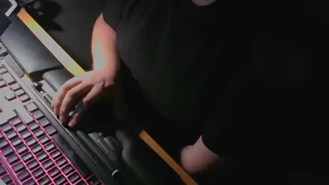 Smallcock22 live sex cam