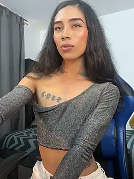 Sweet-Cris live sex cam