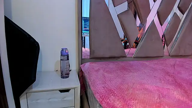 anisha_zambrano's cam snapshot