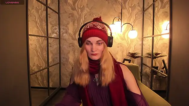 SaraSubtlety's cam snapshot