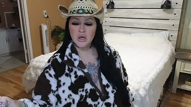 TexasTattooedHouseWife's cam snapshot