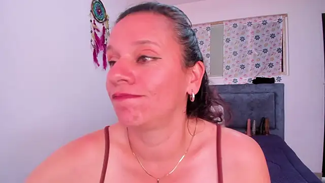 sofi_saliva2511 live sex cam