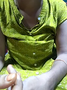 call_me_mouni099's cam snapshot