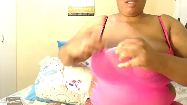 NaughtyLisaxx's cam snapshot