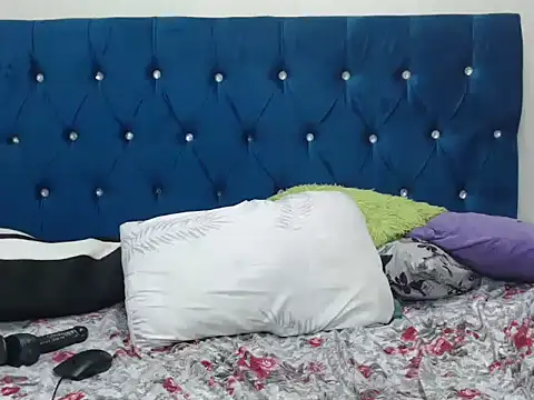 SexyDarkLadyXxx's cam snapshot