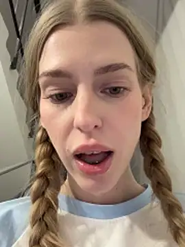 kira_mia live sex cam