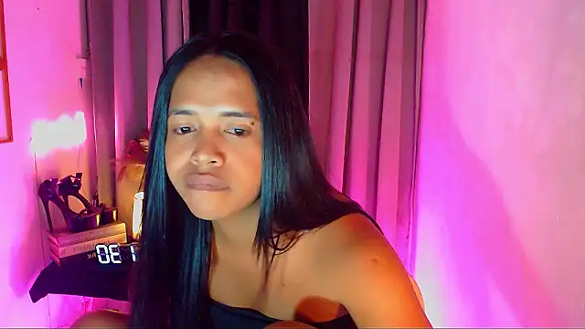 Lorainnelustts live sex cam