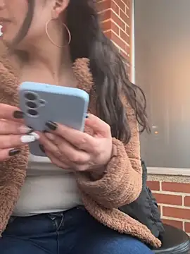 Alysson-- live sex cam