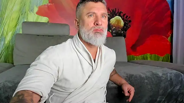 BlowMyXXL live sex cam