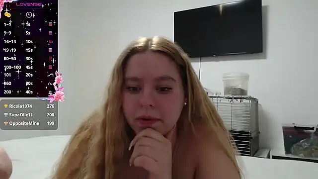 Mia_lou05 live sex cam