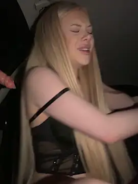 AlyssaFoxx_'s cam snapshot