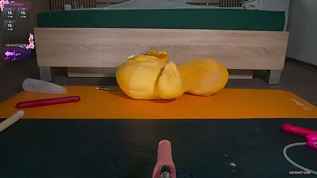 NiceHotJob's cam snapshot