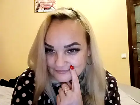 AureliaLove35's cam snapshot