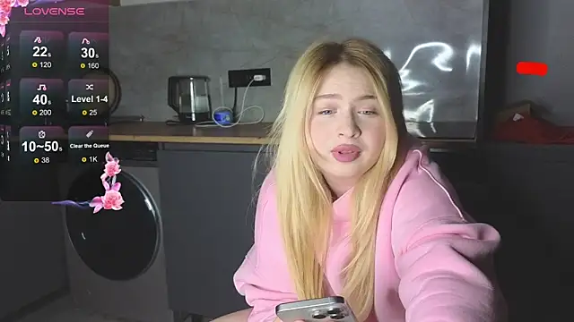 shy_blondiee live sex cam