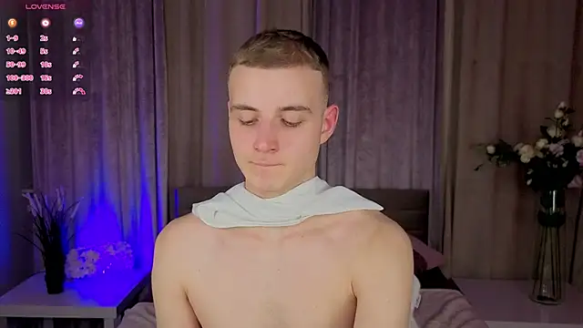 HereAlexColee's cam snapshot