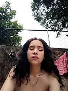 sweet_outdoor_charm live sex cam