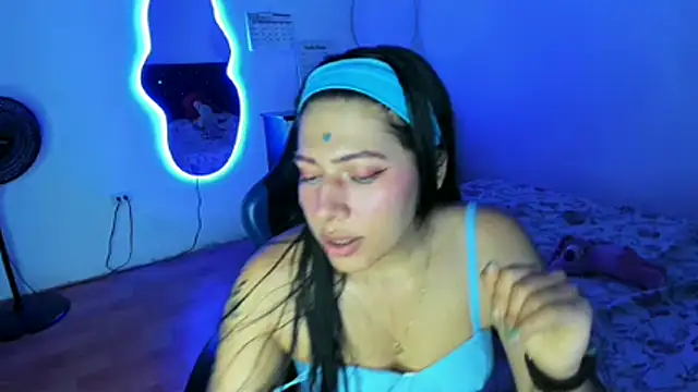 Carolina-petite live sex cam